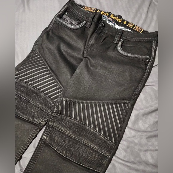 COLLECTORS EDITION!!!! NWOT ROCK REVIVAL JEANS - Picture 3 of 10